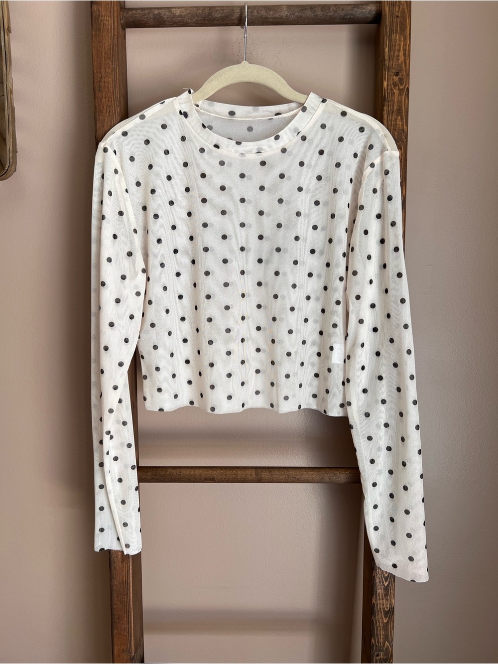 Source Unknown White Long-Sleeve Crop Top with Black Polka Dots